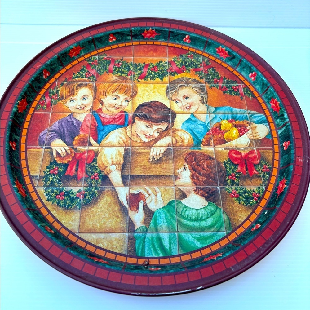 Vincenzo International Christmas Tin Tray Vintage